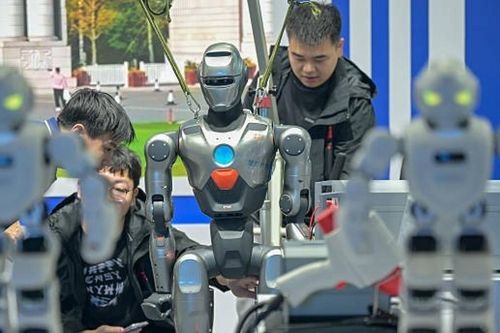 Sa thải nhân viên để thay bằng AI, một công ty Trung Quốc bị tòa buộc bồi thường