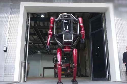 Robot 'biến hình' có người lái đầu tiên trên thế giới