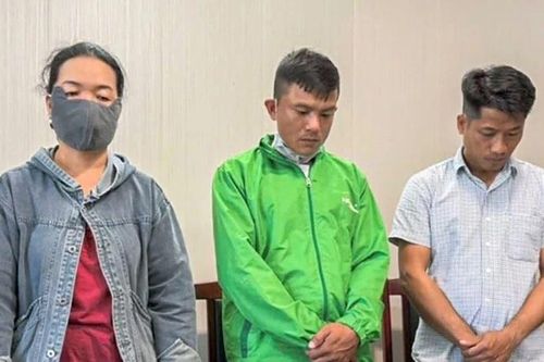 Khởi tố 3 người đổ hàng trăm tấn chất thải rắn ra môi trường