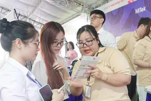 Doanh nghiệp vào trường đại học 'săn' nhân lực trẻ