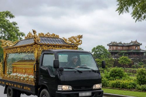 Hầu hết xe tang lễ ở Huế 'quá đát' sử dụng