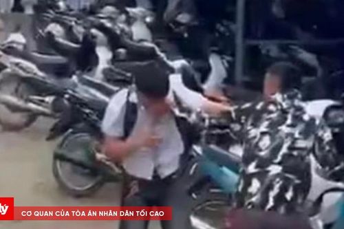 Nam sinh bị hành hung ngay trong trường học
