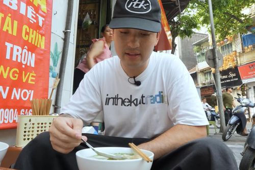 Khách Mỹ thử 6 món phở trong 1 ngày ở Hà Nội, phát hiện điều bất ngờ