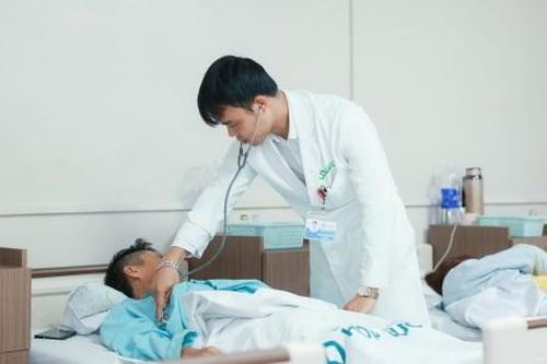 Sau khi ăn gỏi cá, người đàn ông bị phát hiện có polyp tiền ung thư