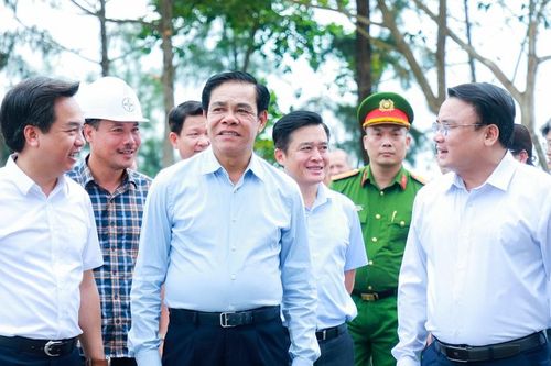 Chủ tịch UBND tỉnh Nghệ An kiểm tra công tác chuẩn bị Lễ khởi công Nhà máy Nhiệt điện LNG Quỳnh Lập gần 60.000 tỷ đồng