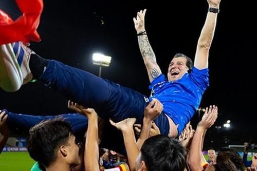 U17 Việt Nam vỡ òa mừng vé World Cup, vinh danh HLV Cristiano Roland