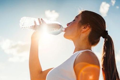 Cách bù nước đúng và đủ để tránh sốc nhiệt ngày nắng nóng