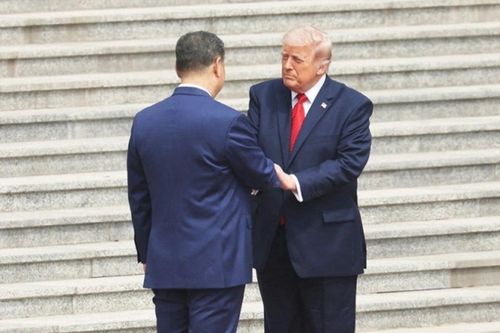 Giữa cuộc gặp với Tập Cận Bình, chi tiết trên trang phục của Donald Trump gây chú ý