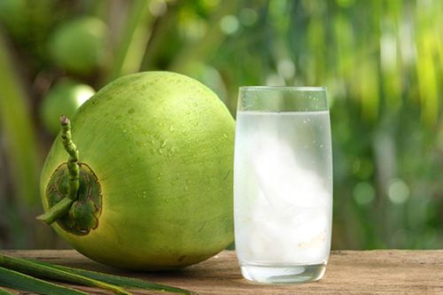 Mùa hè uống nước dừa thế nào để không phản tác dụng?