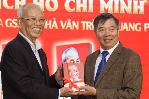 Sinh viên trường ĐH Nguyễn Tất Thành học được nhiều điều từ những câu chuyện về Bác Hồ