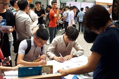Bộ Ngoại giao khuyến cáo người dân cảnh giác với chiêu trò 'việc nhẹ lương cao'