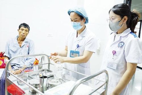 Điều dưỡng Đào Thị Hải hết lòng vì người bệnh