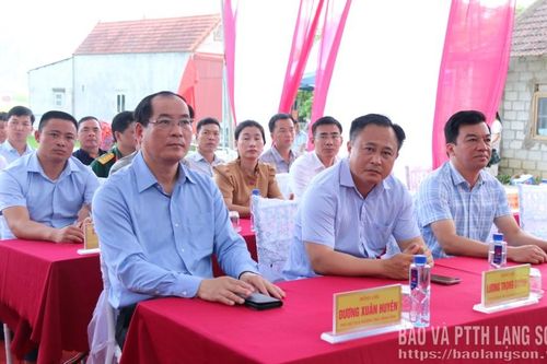 Triển khai dự án xây dựng cột cờ trên đỉnh núi Nà Lay