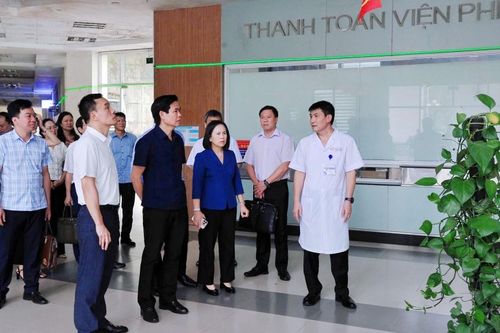 Đồng chí Bí thư Tỉnh ủy thăm, làm việc tại Bệnh viện Đa khoa tỉnh