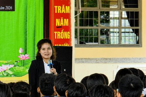 Học sinh Phú Sơn Lâm Hà được trang bị kiến thức pháp luật và kỹ năng sống