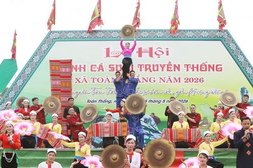 Lễ hội Đánh cá suối truyền thống độc đáo, thu hút đông đảo du khách