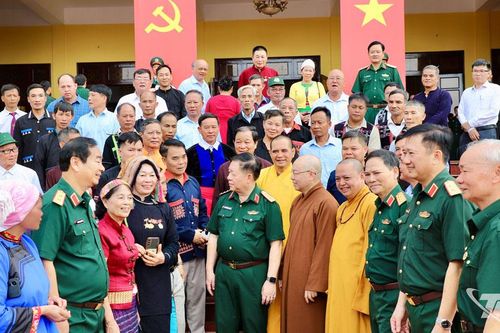 Biểu dương người có uy tín tiêu biểu vùng đồng bào dân tộc thiểu số khu vực phía Bắc