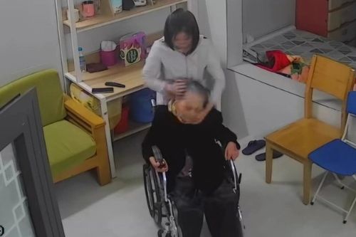 Xét xử nữ giúp việc bạo hành cụ bà 82 tuổi ngồi xe lăn ở Hà Nội