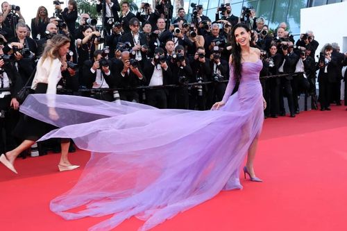 Demi Moore, Củng Lợi diện mốt xuyên thấu trên thảm đỏ Liên hoan phim Cannes