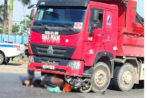 Ô tô tải va chạm xe máy chở 3 người tại Hải Phòng, 2 người thương vong