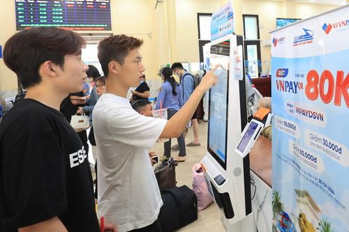 Từ 15/5, hành khách có thể tự đổi vé tàu online, không cần ra ga