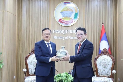Thứ trưởng Trần Quốc Phương tiếp kiến Phó Thủ tướng Lào San-ti-phạp Phôm-vi-hẳn
