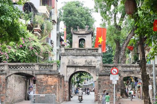 Hà Nội chuyển mình với những tuyến phố 'đường thông, hè thoáng'