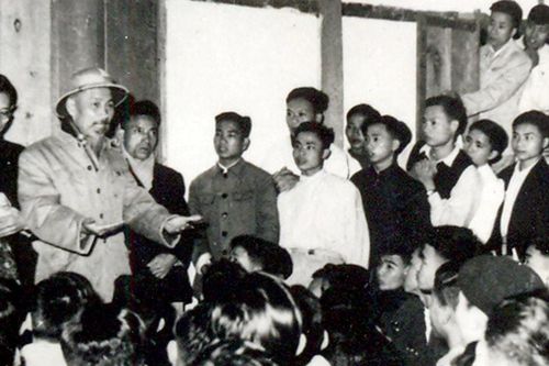 Hướng tới kỷ niệm 136 năm Ngày sinh Chủ tịch Hồ Chí Minh (19/5/1890 - 19/5/2026): Nhớ mãi những lần được gặp Bác Hồ kính yêu