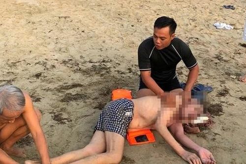 Kịp thời cứu người đàn ông đột quỵ khi đang tắm biển ở Nha Trang
