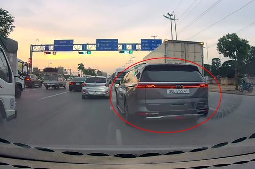 Bộ Công an đề xuất tăng mức phạt hành vi chuyển làn gây nguy hiểm
