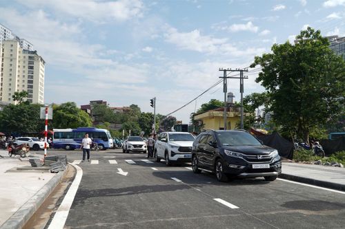 Thông xe tuyến đường giáp đường sắt Bắc - Nam và hồ Linh Đàm
