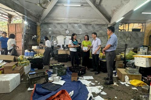 Đình chỉ cơ sở vi phạm an toàn thực phẩm tại phường Từ Liêm