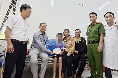 Nam học sinh lớp 6 nghi bị cha cùng mẹ kế bạo hành nhập viện điều trị