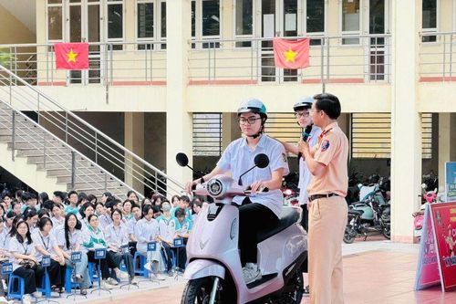 Hơn 2.000 học sinh ở Thái Nguyên được hướng dẫn lái xe gắn máy an toàn