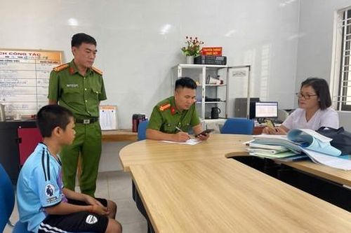 Nghệ An: Công an vào cuộc điều tra vụ cháu bé bị cha và mẹ kế bạo hành