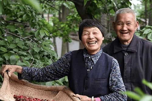 10 năm gửi tiền về quê báo hiếu cha mẹ, tôi sốc nặng khi thấy tài khoản chỉ còn 0 đồng