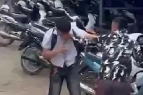 Nhóm thanh niên leo tường vào trường học hành hung nam sinh lớp 12