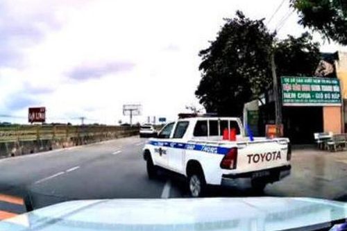 Video CSGT dẫn đường đưa cháu bé nguy kịch đi cấp cứu kịp thời
