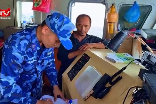 Bắt tàu chở trái phép hơn 40.000 lít dầu diesel