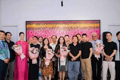 Triển lãm từ thiện 'Xuôi dòng sông Thu' gây quỹ thành công gần 500 triệu đồng