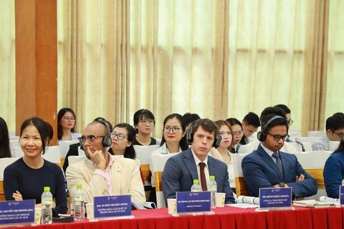 Cảnh báo rủi ro tài chính khi 'tự nộp' dữ liệu cá nhân cho AI