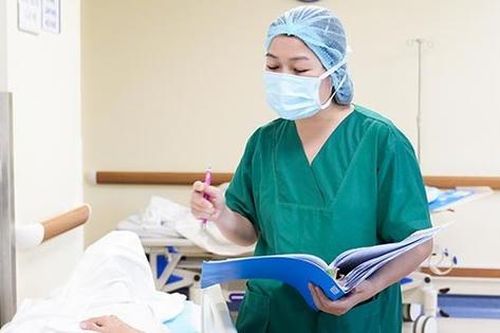 Thị trường thẩm mỹ Việt Nam và bài toán an toàn cho người làm đẹp