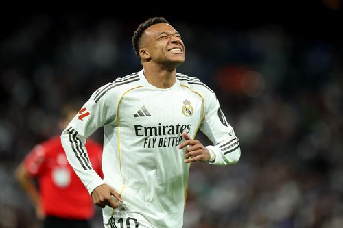 CĐV Real Madrid la ó Mbappe