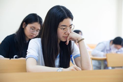 Có cần đo trường chuyên quốc tế bằng du học, chứng chỉ?