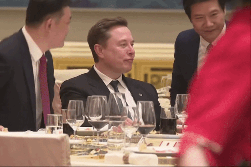 Phía sau 3 giây gây bão toàn cầu của Elon Musk và CEO Xiaomi