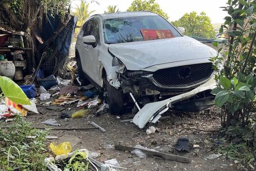 Nữ tài xế tông sập quán nước, kéo lê chủ quán gây tử vong