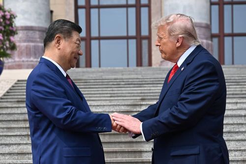 Ngôn ngữ cơ thể tiết lộ điều gì về ông Trump và ông Tập?