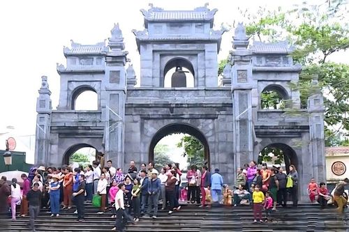 Đền Sòng Sơn - điểm hẹn tâm linh của du khách thập phương