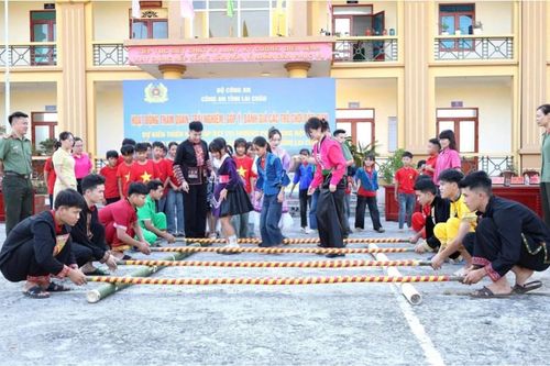 Lai Châu: Gìn giữ bản sắc văn hóa cho học sinh vùng biên từ trò chơi dân gian