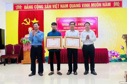 Tặng Bằng khen của Thủ tướng cho các cá nhân cứu người đuối nước trên sông Gianh